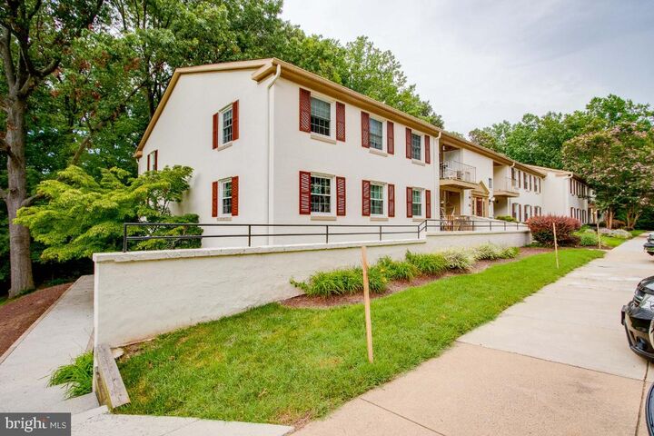 Property Photo: 5900 Kingsford Road J 432 VA 22152