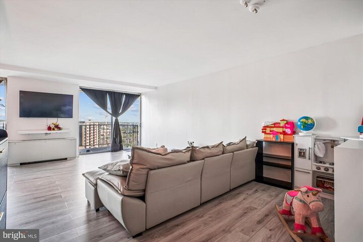 Property Photo:  301 N Beauregard Street N 1617  VA 22312 