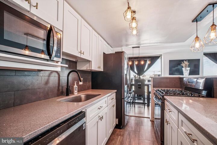 Property Photo: 301 N Beauregard Street N 1617 VA 22312