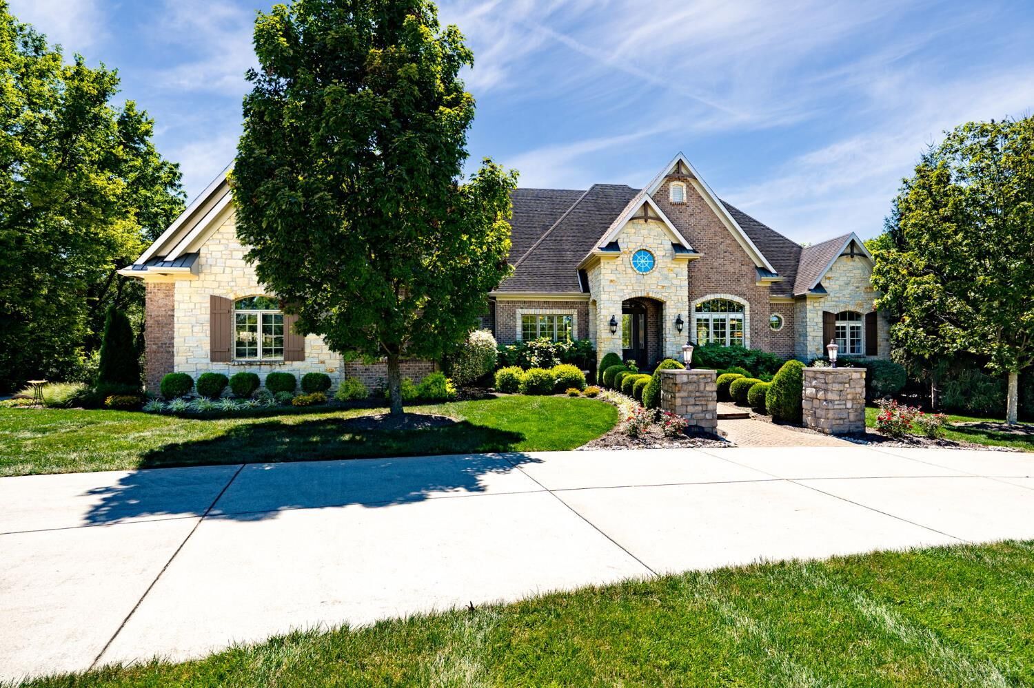 Property Photo: 2185 Tanbark Trail OH 45385