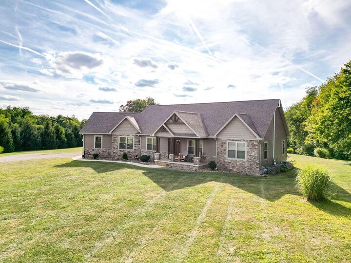 Property Photo:  7518 Linnville Road  OH 43056 