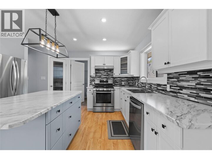 Property Photo: 801 20 Street Northeast 27 BC V1E 2R7