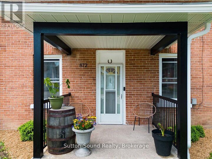 Property Photo:  872 5th Avenue West  ON N4K 5A4 