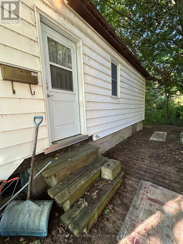 Property Photo: 45 Fairview Avenue ON N6C 4T4