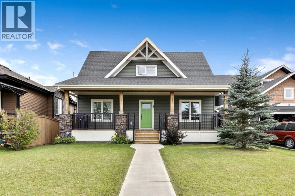 Property Photo: 13 Houlden Place AB T0L 0P0