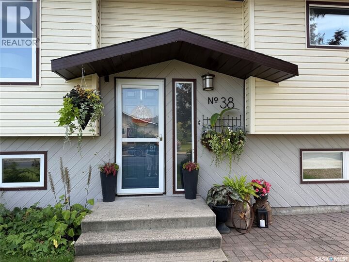 Property Photo: 38 Howard Crescent SK S0K 2M0