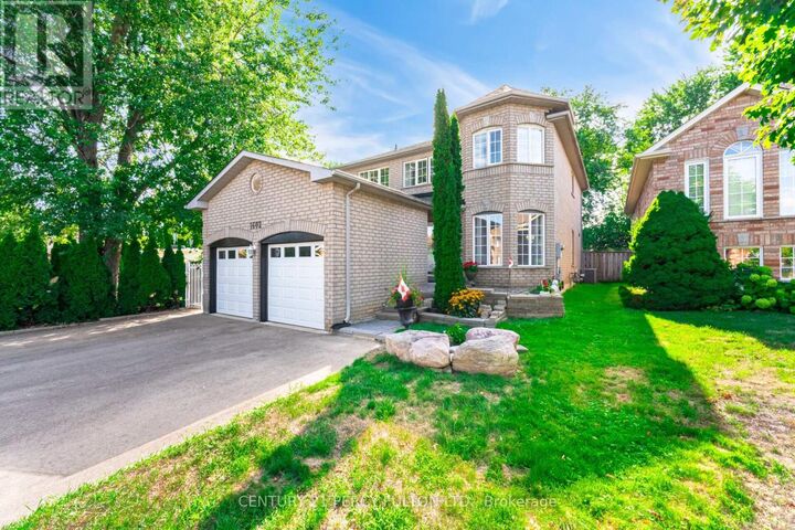 Property Photo: 1602 Oakburn Street ON L1V 6M9