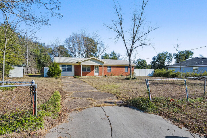 Property Photo:  1208 Sunshine Drive  FL 32539 