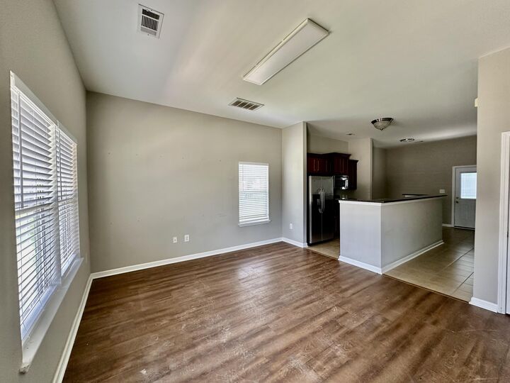 Property Photo: 496 Tropical Way FL 32439
