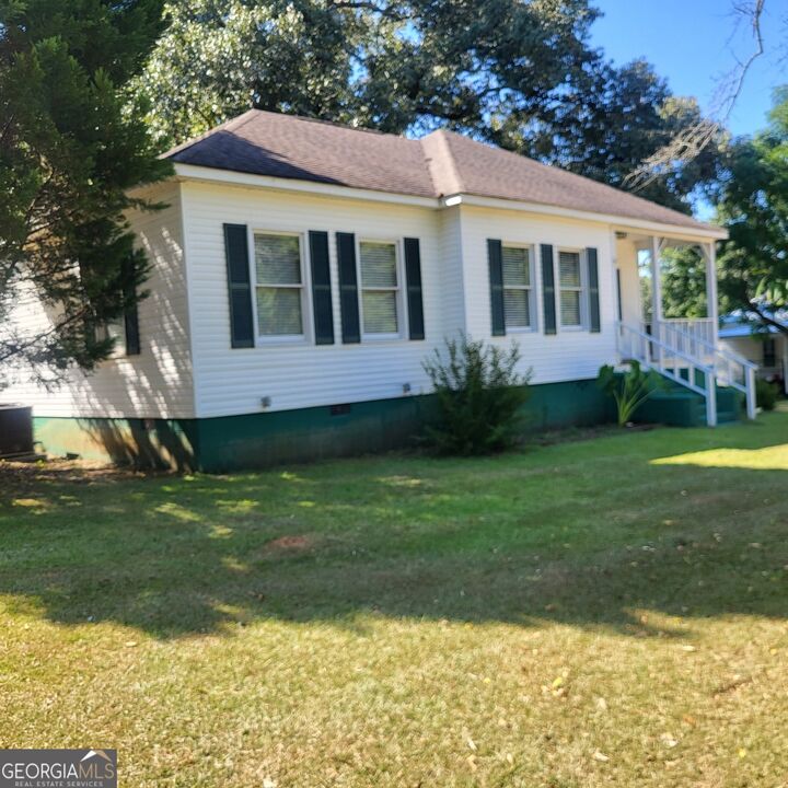 Property Photo: 2012 29th Boulevard AL 36854