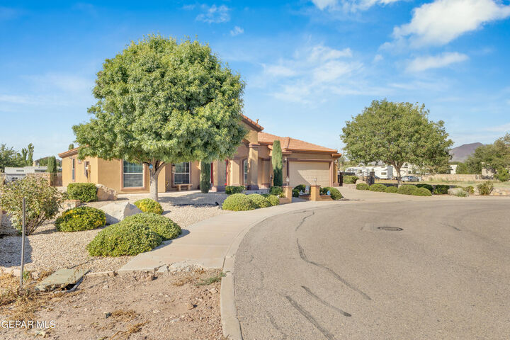 Property Photo:  1057 Maximo Street  TX 79932 