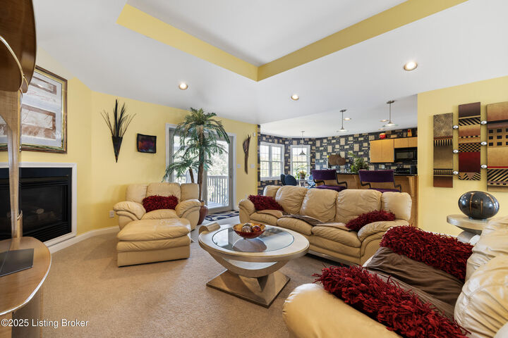 Property Photo: 650 Foxmoore Dr KY 40071