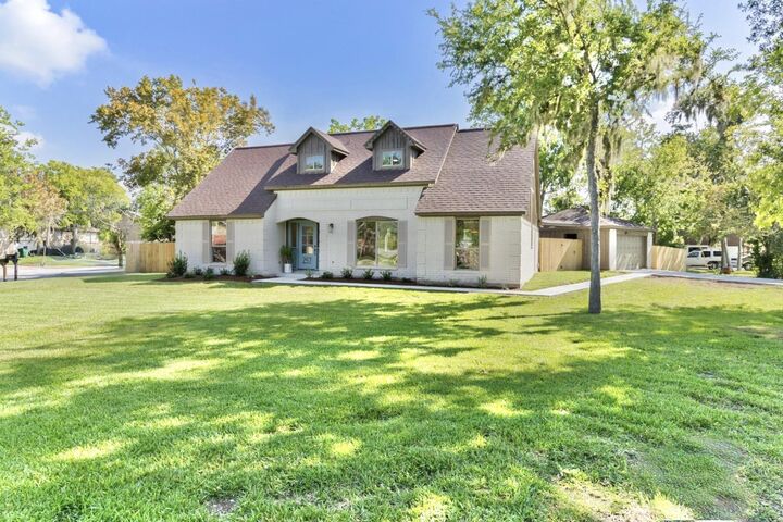 Property Photo:  257 Briarcreek Street  TX 77531 