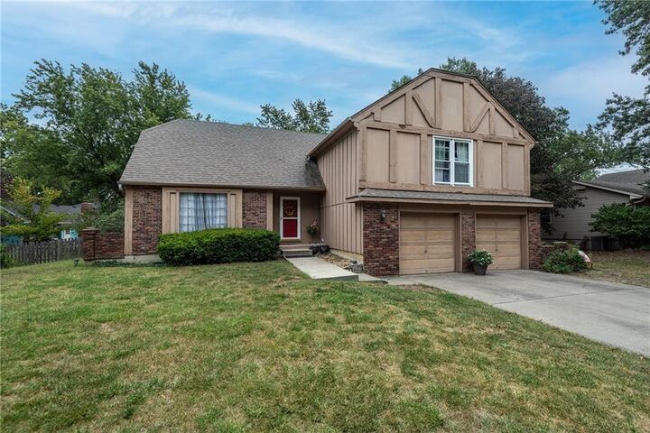 Property Photo:  1104 S Avalon Lane  KS 66062 