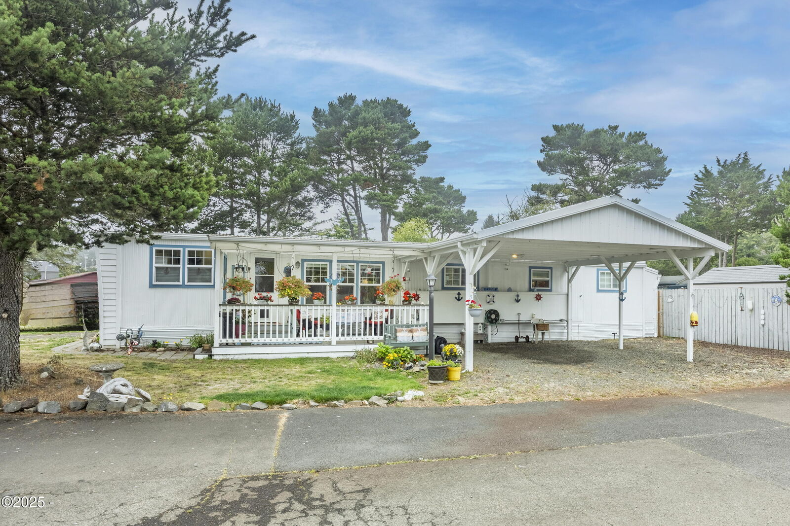 Property Photo: 4800 SE Inlet Avenue 37 OR 97367