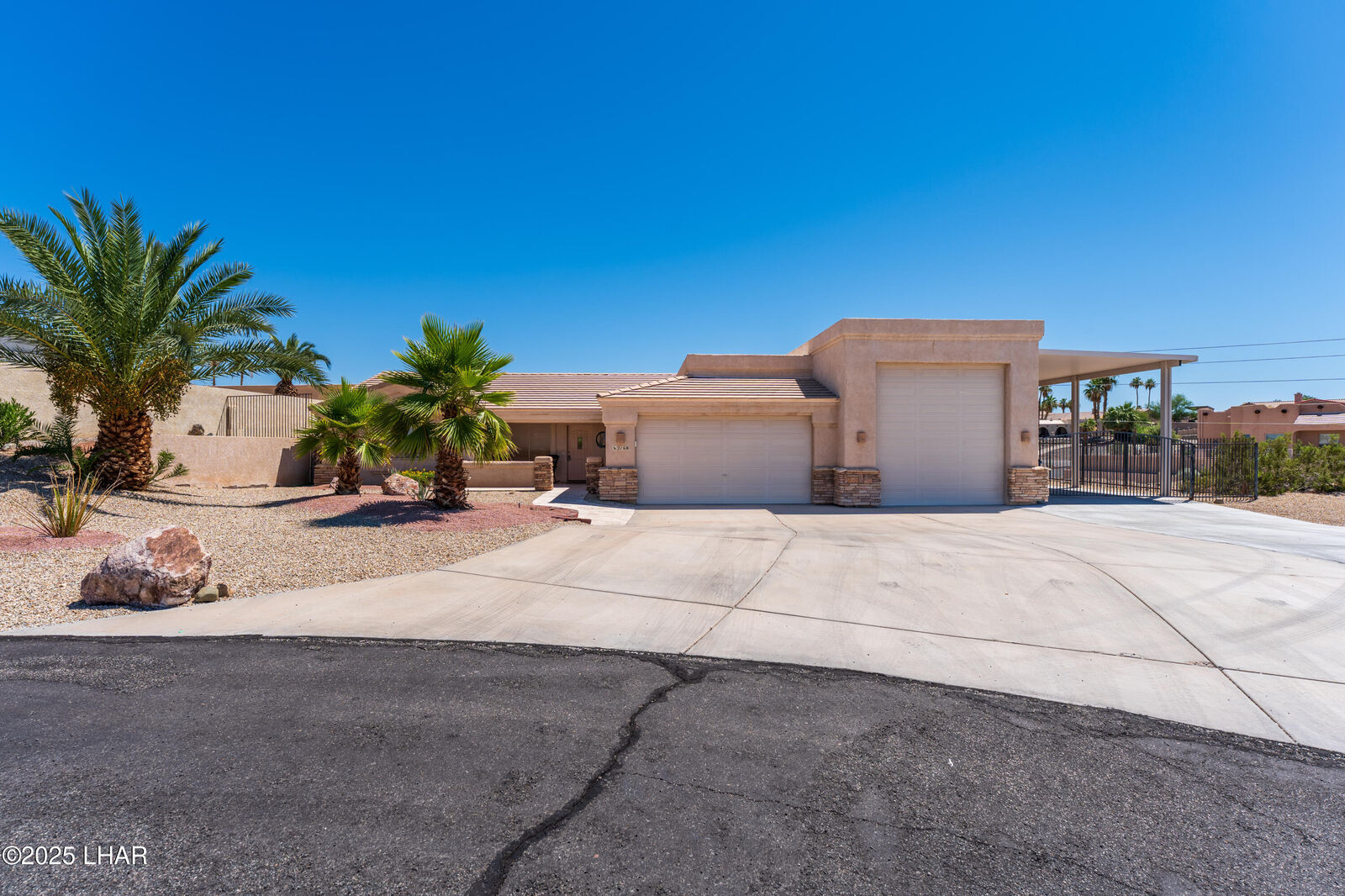 Property Photo: 2168 Daytona Ln AZ 86403