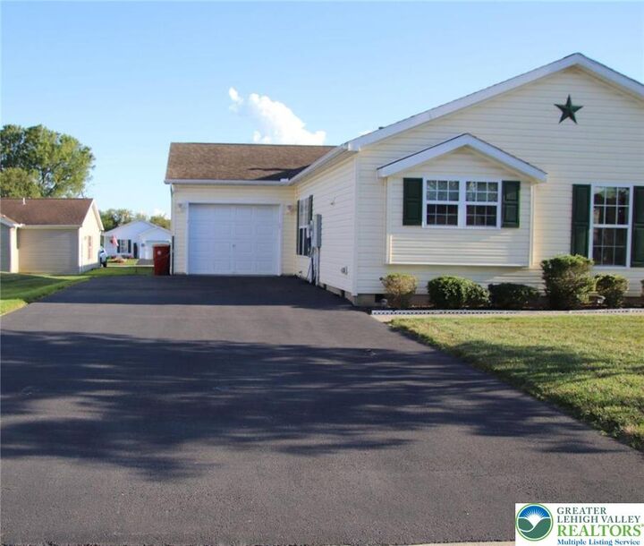 Property Photo:  712 Winterthur  PA 18040 