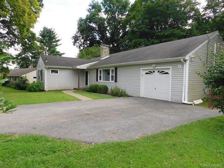 Property Photo:  16 Old Farms Rd  NY 12603