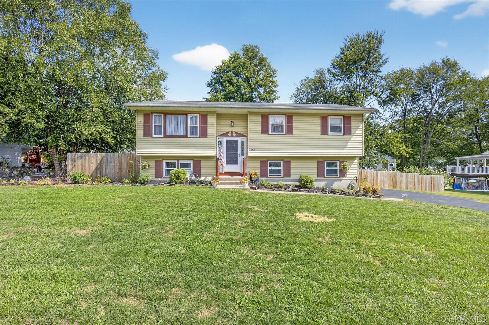 Property Photo:  205 Oriole Drive  NY 12549 