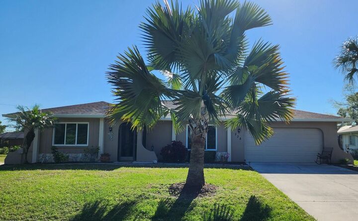 Property Photo: 538 Grenada Street FL 33948
