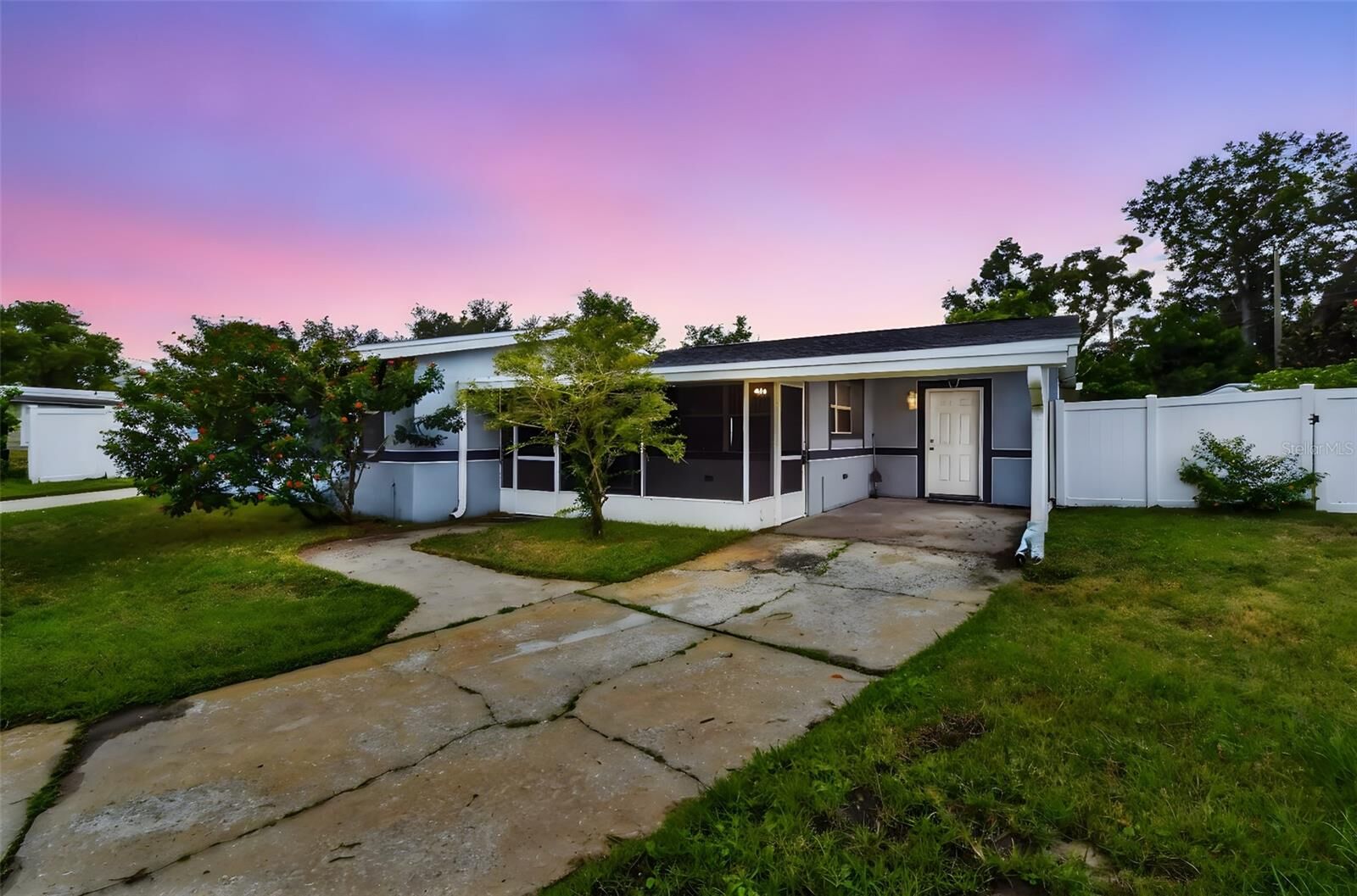 Property Photo: 2707 San Marco Place FL 33619