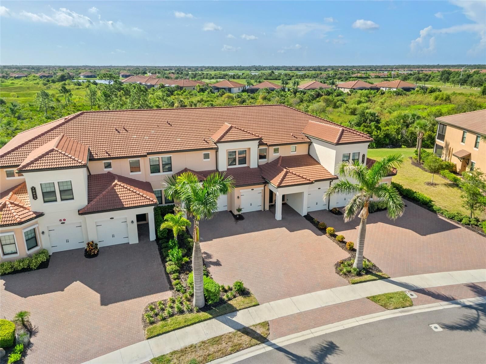 Property Photo: 10035 Crooked Creek Drive 202 FL 34293