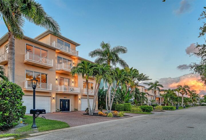Property Photo:  7154 Hawks Harbor Circle  FL 34207 
