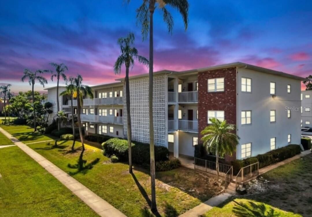 Property Photo:  5155 9th Avenue N 112 B  FL 33710 
