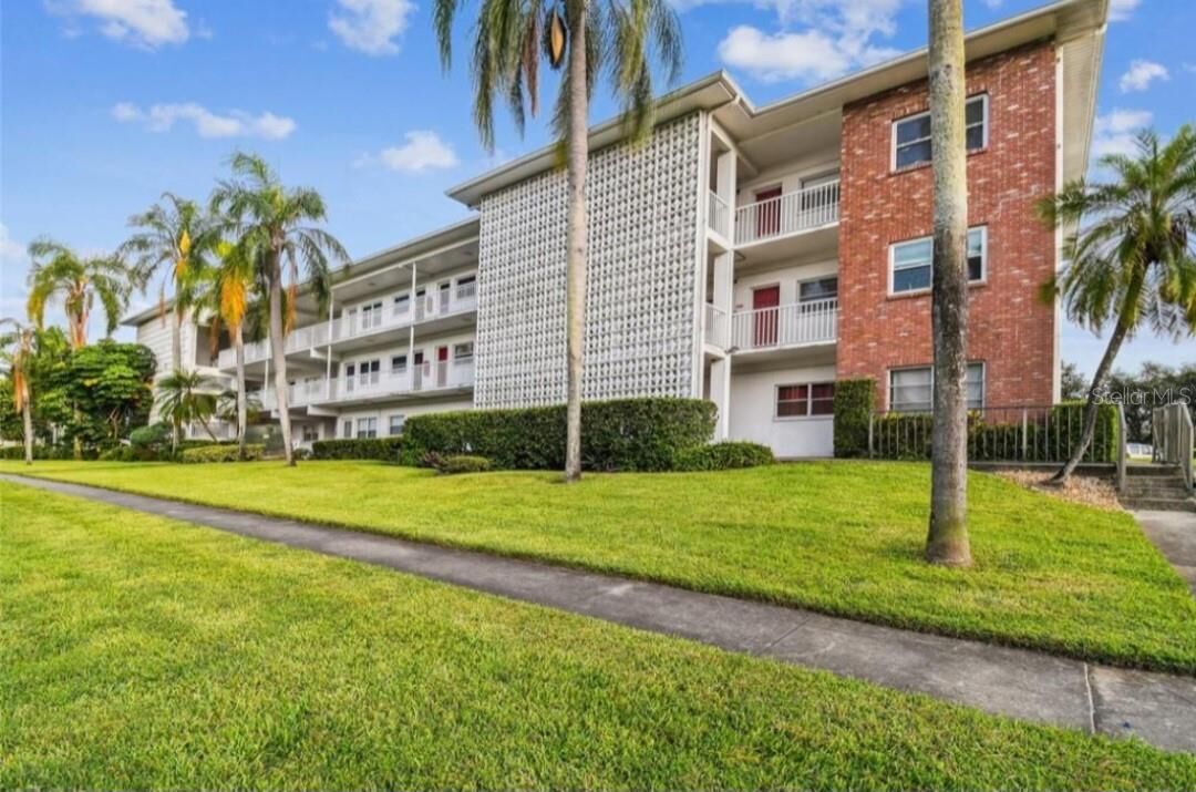 Property Photo:  5155 9th Avenue N 112 B  FL 33710 