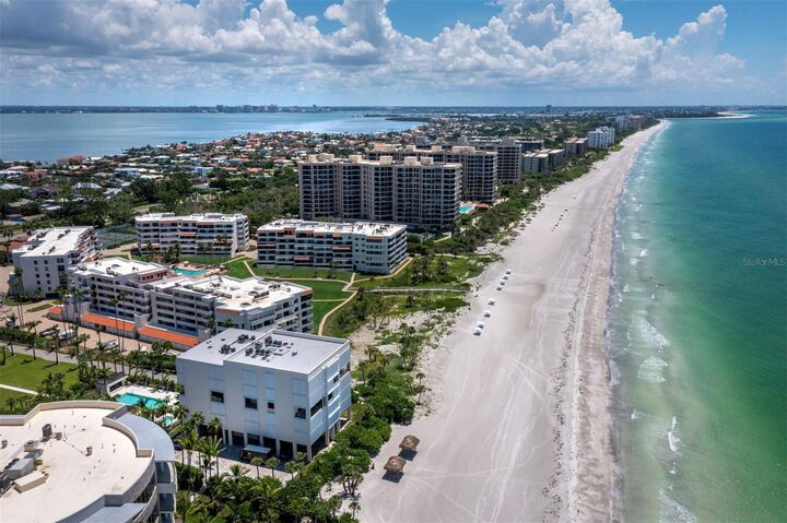 Property Photo:  1511 Gulf Of Mexico Drive 302  FL 34228 