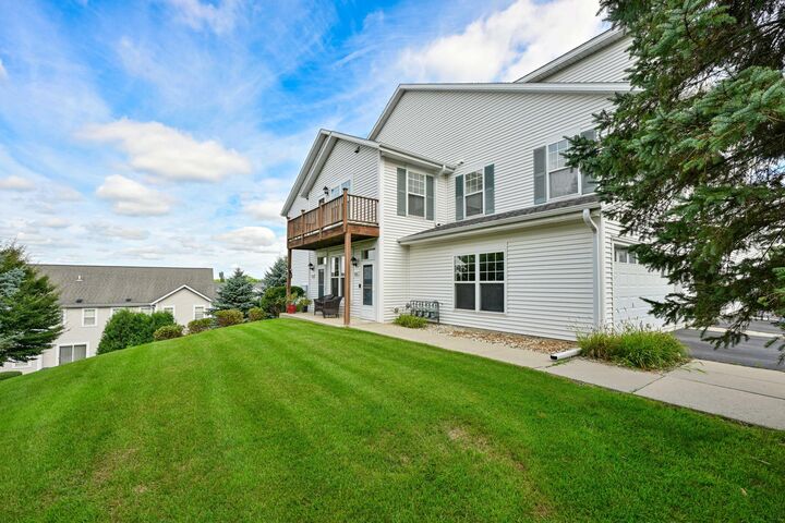 Property Photo: 1201 Woodbury Cmn A WI 53189