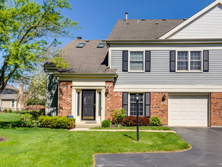 Property Photo:  2462 E Towne Boulevard  IL 60004 