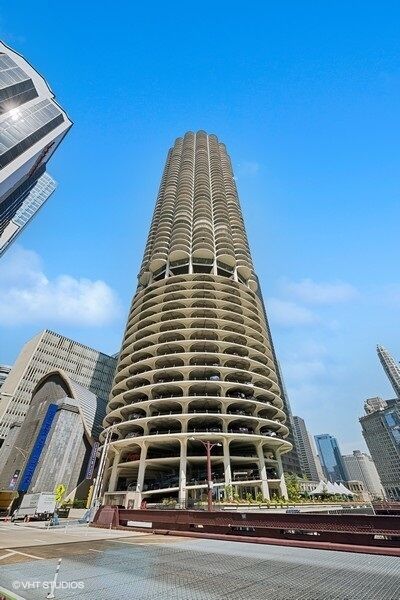 Property Photo: 300 N State Street 3405 IL 60654