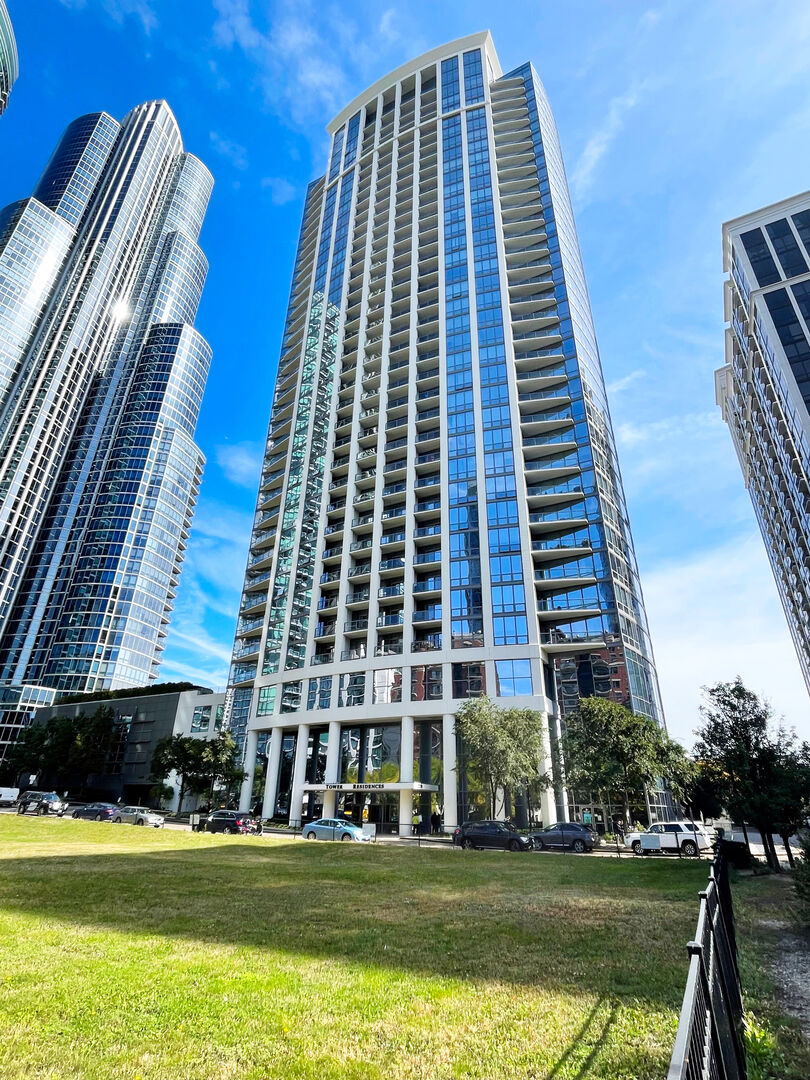 Property Photo: 1235 S Prairie Avenue 2109 IL 60605