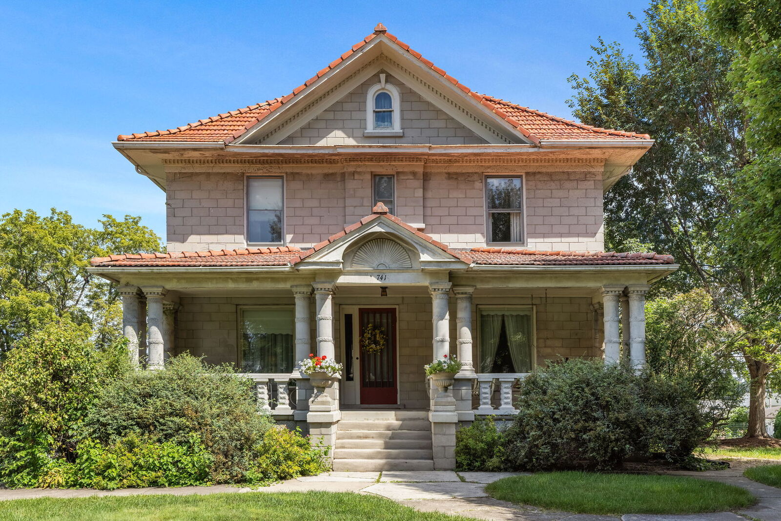 Property Photo:  741 Dunbar Street  IL 60401 