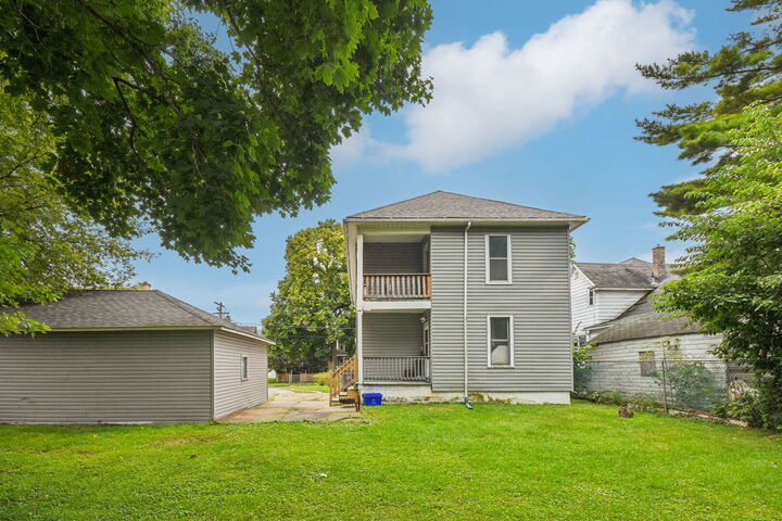 Property Photo:  610 Bluff Street  IL 60085 