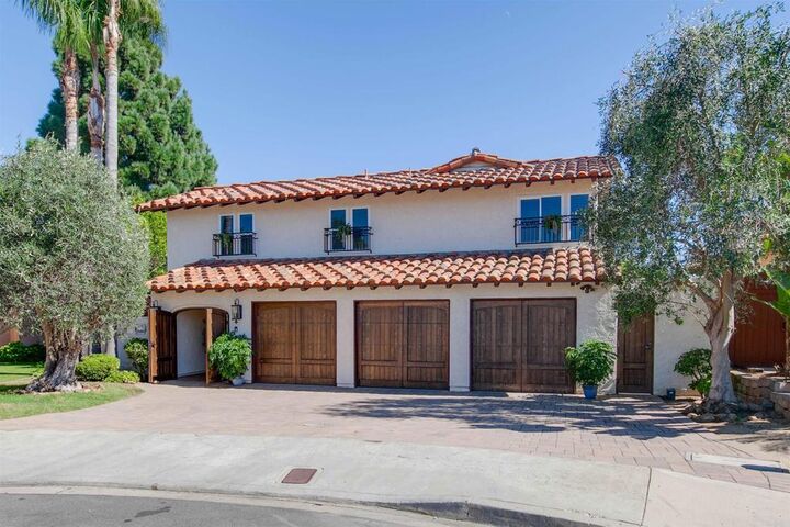 Property Photo: 6817 Vianda Ct Court CA 92009