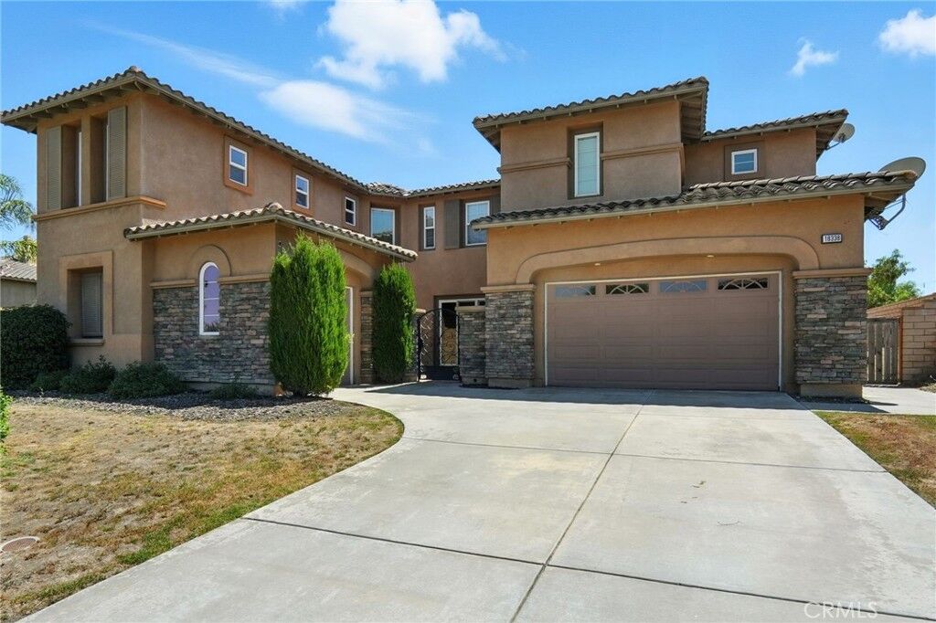 Property Photo: 18338 Lakepointe Drive CA 92503