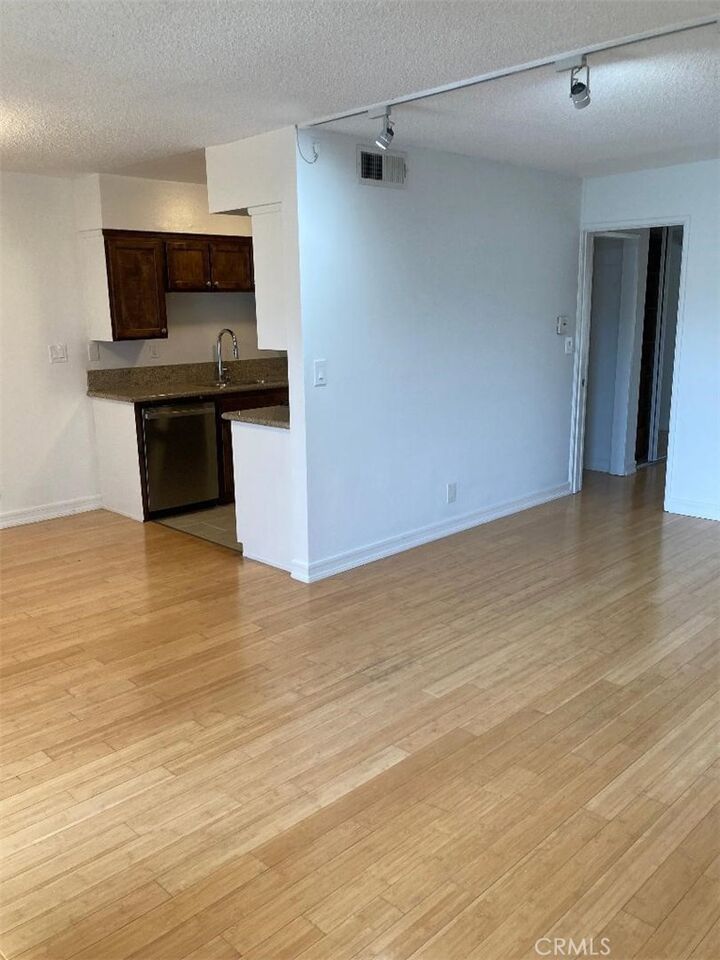 Property Photo:  4660 Coldwater Canyon #10 Avenue 10  CA 91604 