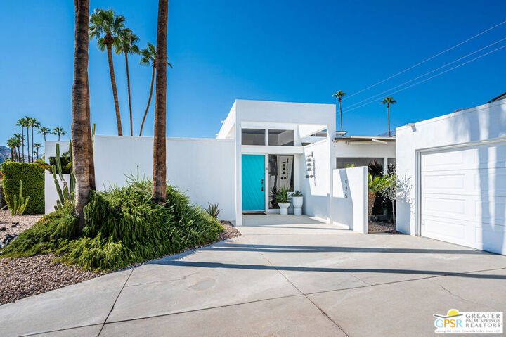 Property Photo:  1925 S Joshua Tree Place  CA 92264 