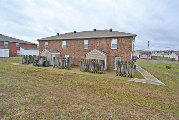 Property Photo:  317 Lansinger Ln Apt B  TN 37042 