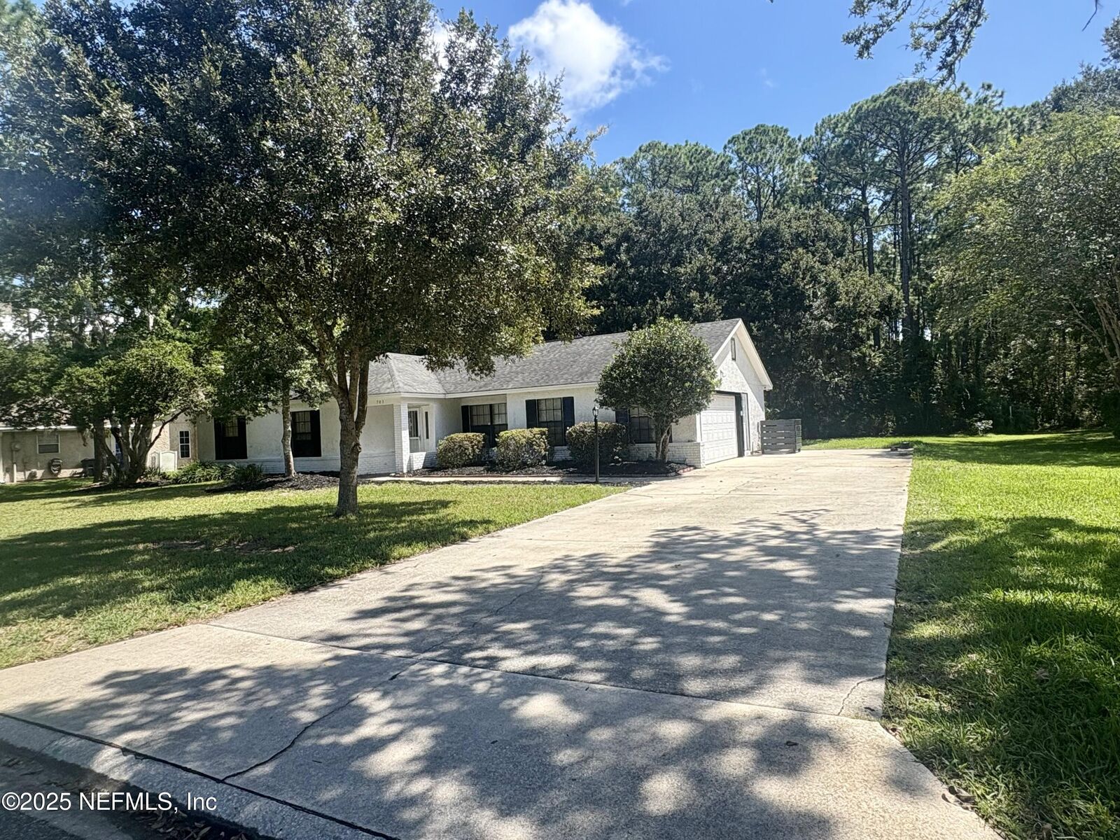 Property Photo: 703 Chesswood Court FL 32259