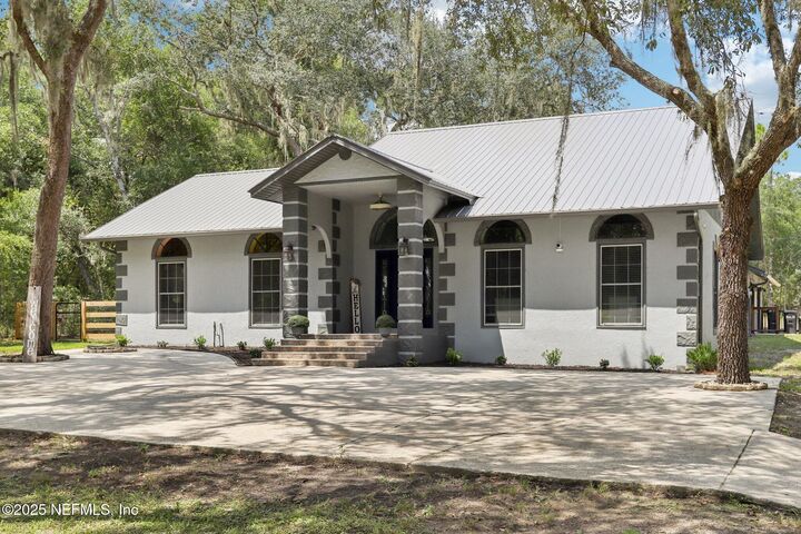 Property Photo: 1886 State Road 20 Road S FL 32640