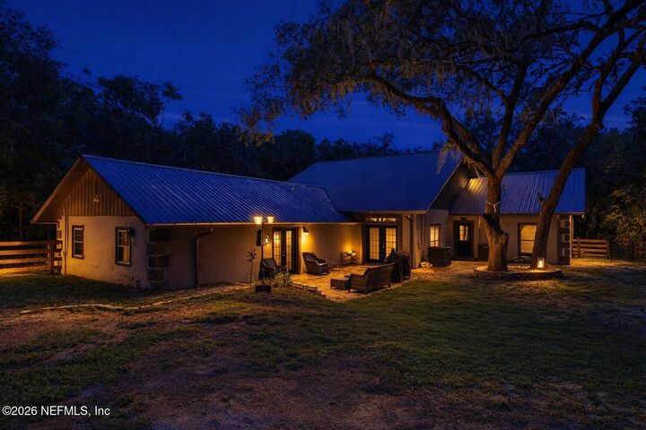 Property Photo:  1886 State Road 20 Road S  FL 32640 