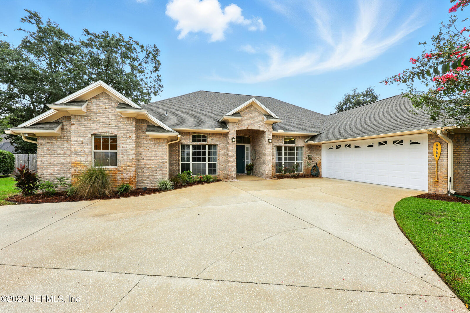 Property Photo: 4441 Richmond Park Drive E FL 32224