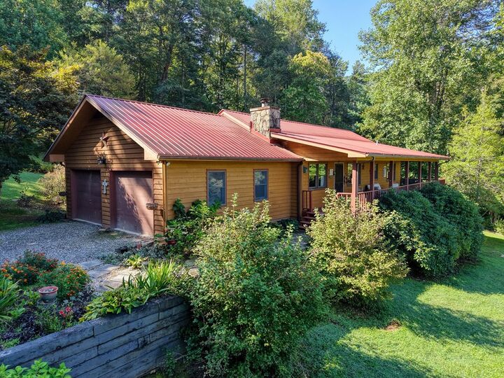 Property Photo: 652 Pleasant Valley Lane GA 30512