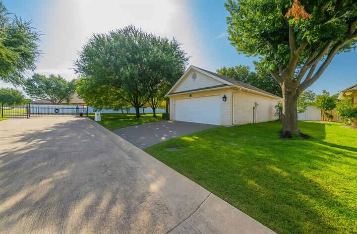 Property Photo: 100 Sunglow Loop TX 75154
