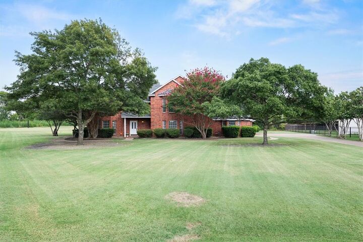 Property Photo:  126 Vintage Drive  TX 75165 