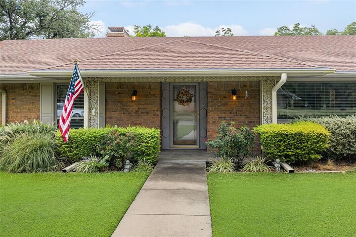 Property Photo: 2405 Webb Avenue TX 75402