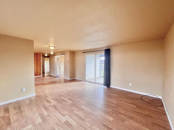 Property Photo:  310 NE Mariposa Avenue  OR 97754 